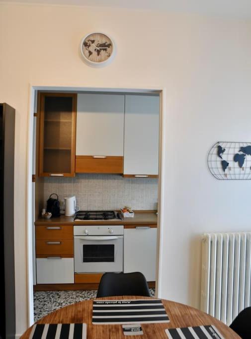 Apartment Nolo Black White & Coral Milan