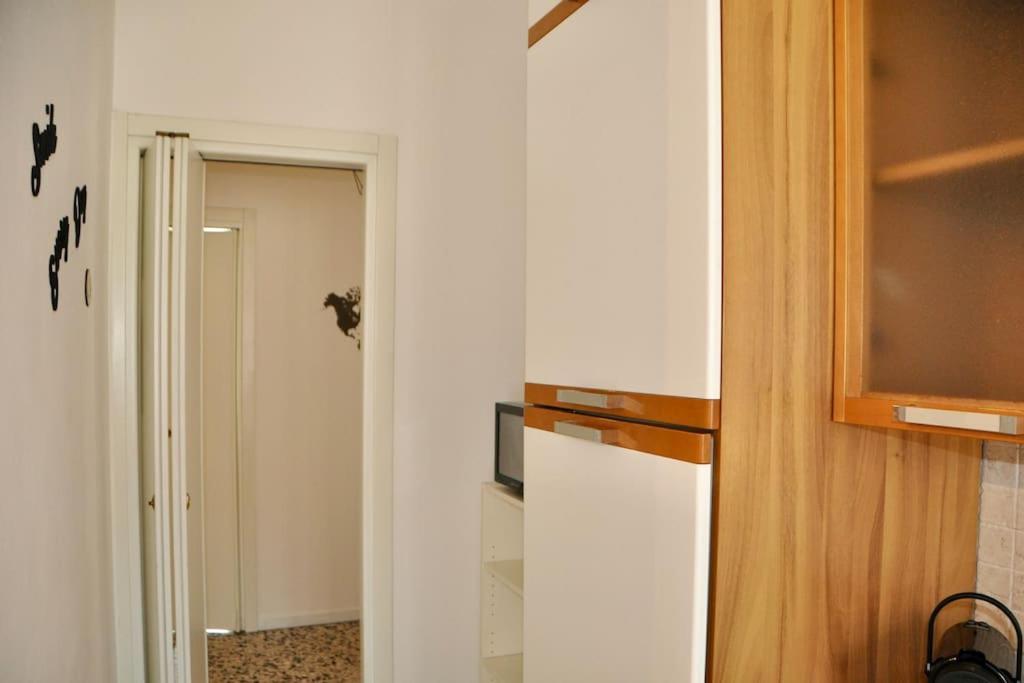 Apartment Nolo Black White & Coral